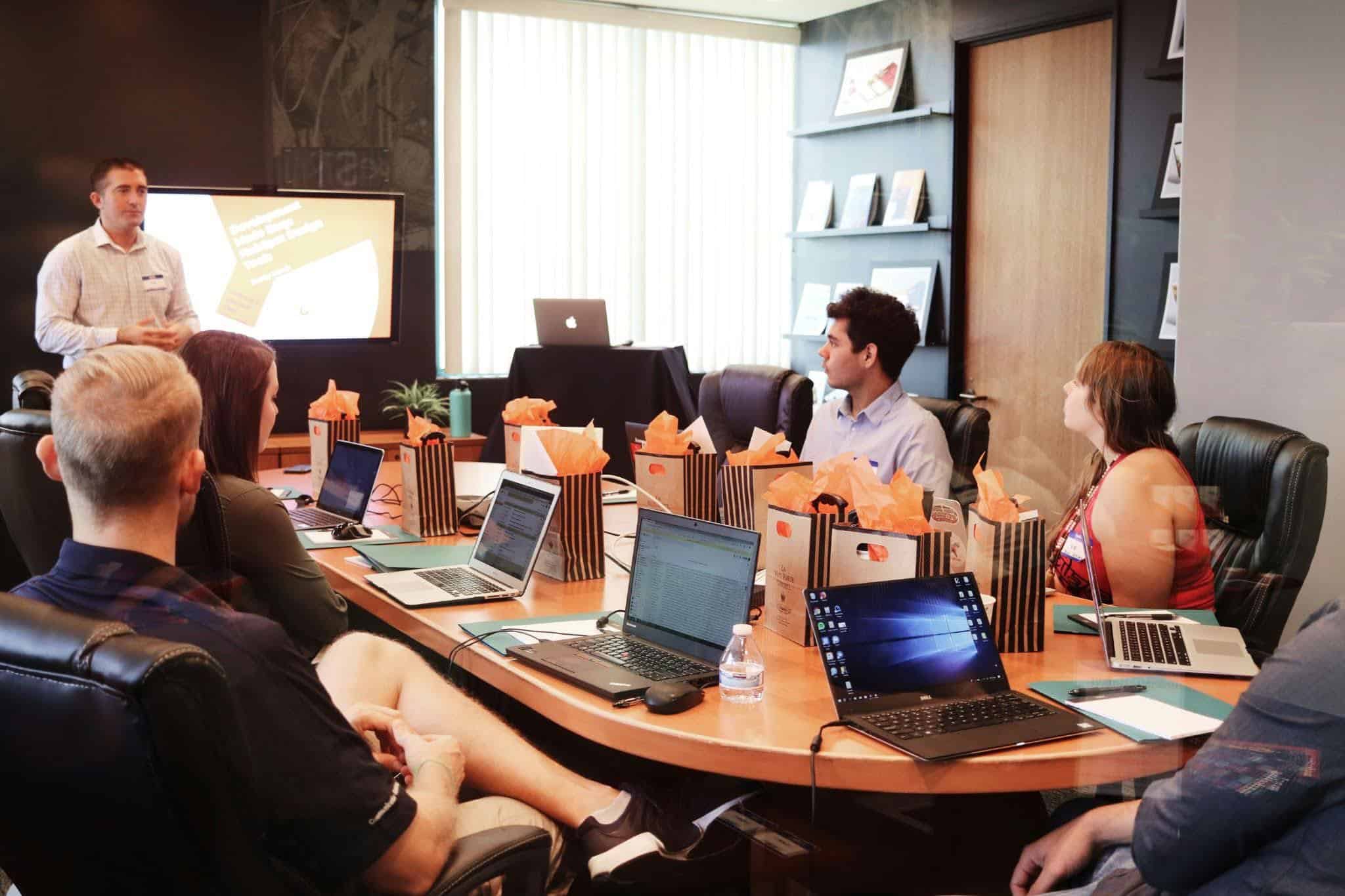 Company meeting about CX data